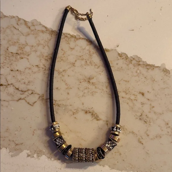 Elegant Black and Gold Beaded Necklace - Picture 1 of 2